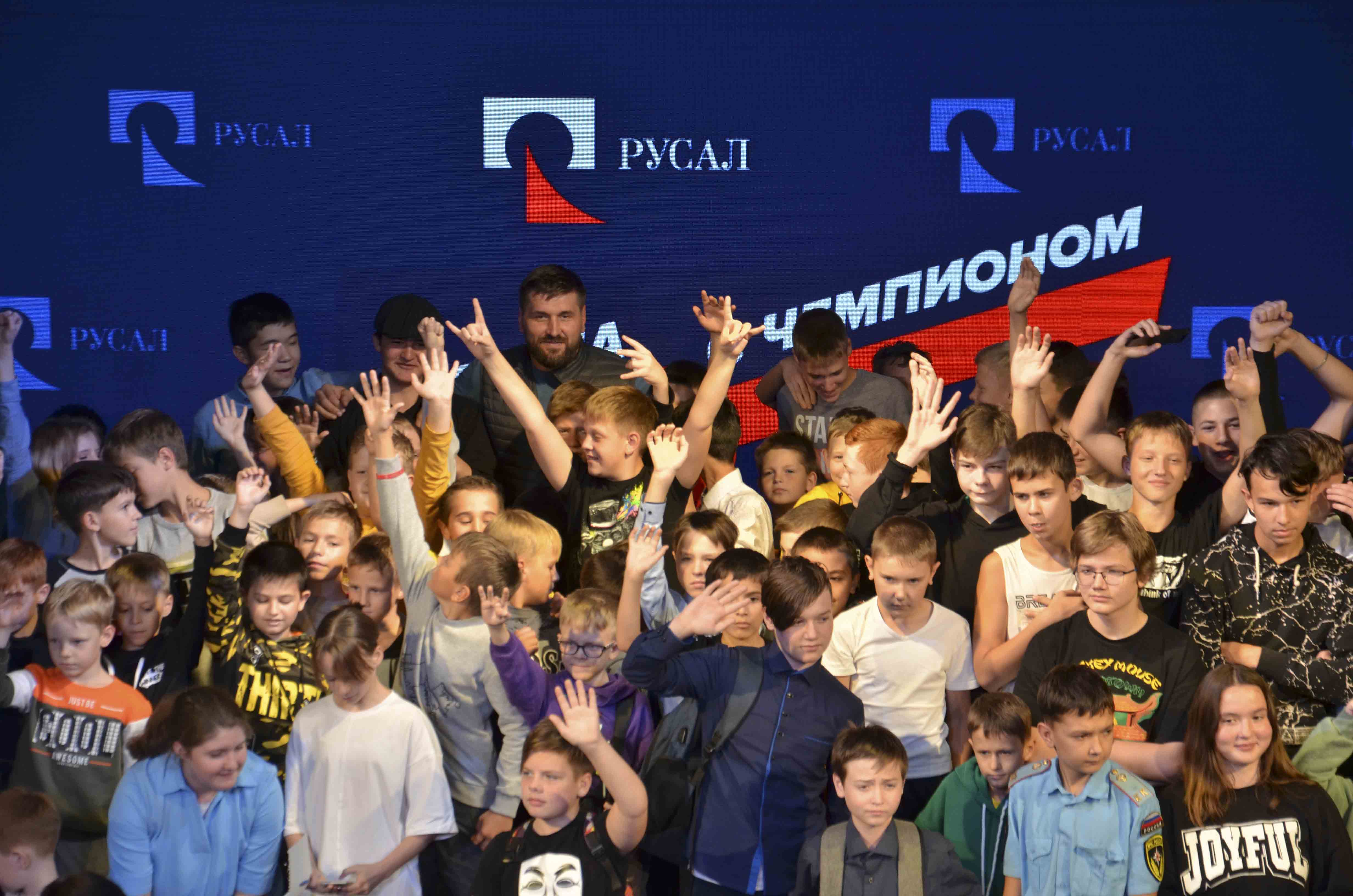 РУСАЛ организовал для братских школьников "Встречу с чемпионом"