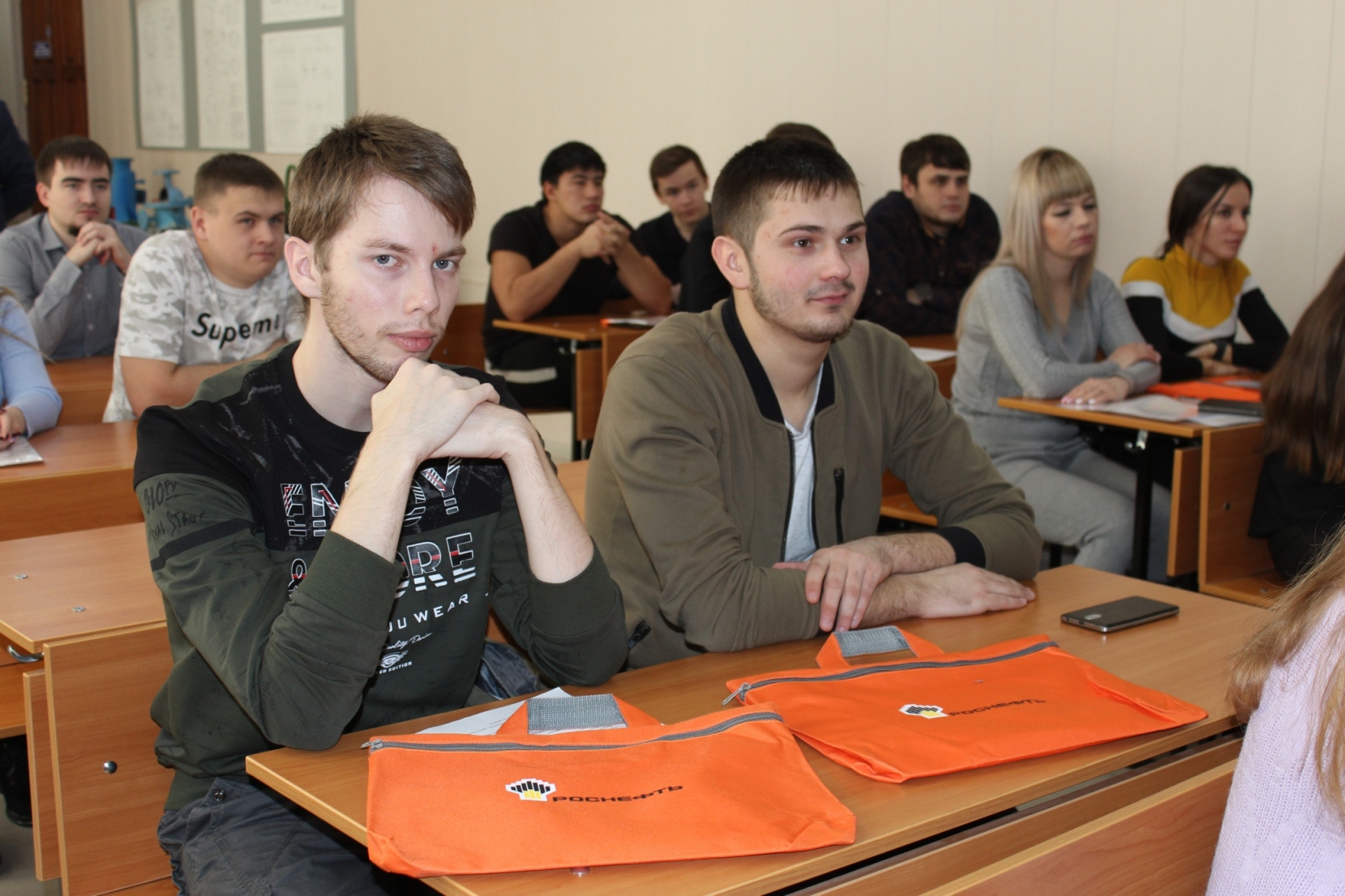 АНХК презентовала предприятие студентам