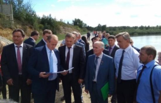 В АГО продолжаются работы по берегоукреплению реки Китой и созданию набережной