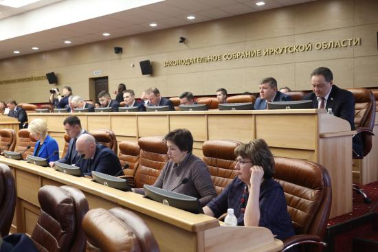 Омбудсмен рассказал региональным парламентариям о проблемах обеспечения детей-сирот жильем в Иркутской области