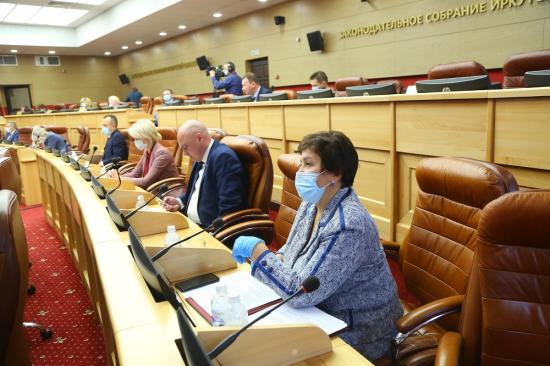 Учеников нетиповых образовательных организаций в Иркутской области обеспечат бесплатным питанием