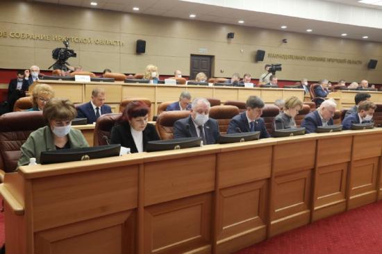 Блок вопросов, ориентированных на соцподдержку жителей Иркутской области, рассмотрят депутаты Заксобрания на сессии 20 апреля