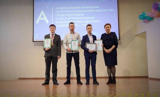 Победителям национального чемпионата «Абилимпикс» в Приангарье вручили сертификаты на обучение