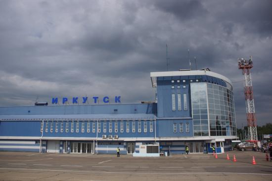 В аэропорту Иркутска начал действовать особый регламент работы в связи с ремонтом покрытия взлетно-посадочной полосы