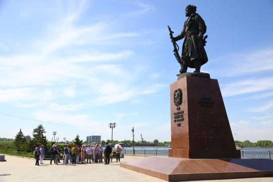 Экскурсию по Нижней набережной Иркутска провели для участников проекта «Активное долголетие»