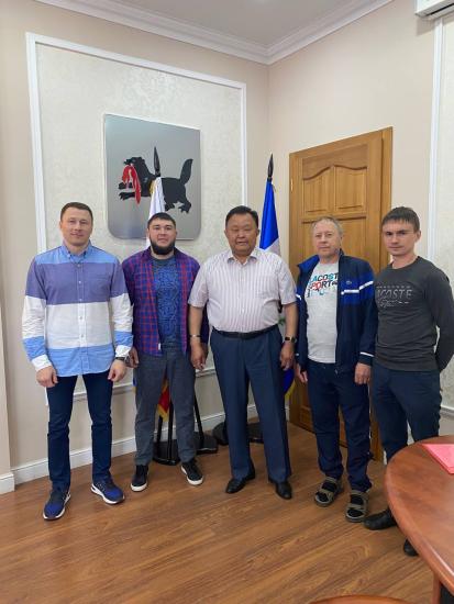 Кузьма Алдаров провёл встречи с руководством спортивных федераций по борьбе