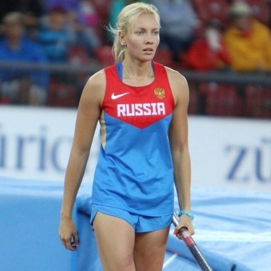 Иркутянка Алена Лутковская выиграла «серебро» в прыжкам с шестом на всероссийских соревнованиях