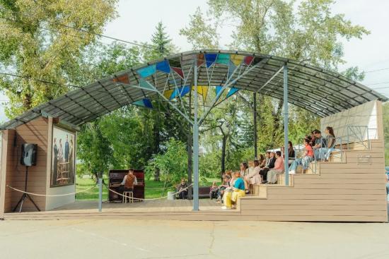 Амфитеатр для проведения мероприятий установили на бульваре Гагарина в Иркутске