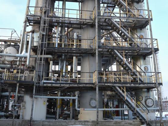 АНХК завершила монтаж новой колонны газофракционирующей установки