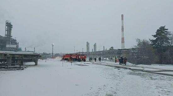 Крупный пожар ликвидируют на промплощадке АНХК