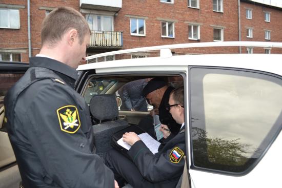 Двое иркутян оплатили долги перед банками, чтобы не лишиться своих автомобилей