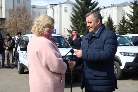 Медицинские учреждения Приангарья получили 74 легковых автомобиля
