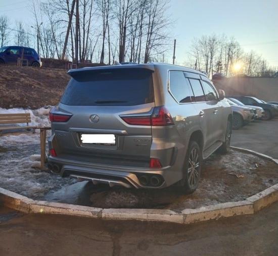 В Октябрьском округе Иркутска составили 130 протоколов за стоянку на газонах