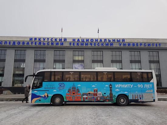 Иркутскому политеху подарили автобус