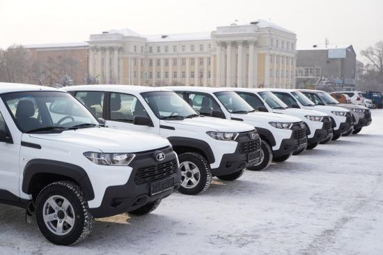 16 легковых автомобилей получили медицинские организации Иркутской области