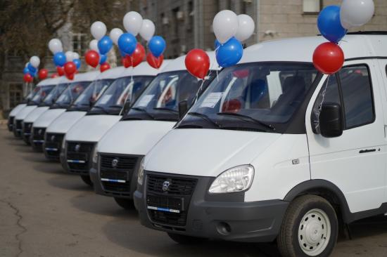 Восемь многодетных семей получат автомобили в Иркутской области