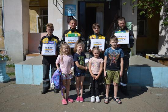 Работники Ангарского завода полимеров провели волонтерскую акцию «Собери ребенка в школу»