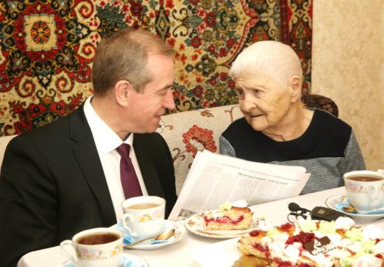 В Иркутской области пожилые люди с 90 лет будут получать единовременные денежные выплаты к юбилейным дням рождения