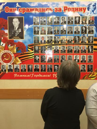 Стенд ветеранов «Они сражались за Родину» открыли в братском ДК «Современник» при поддержке Евгения Бакурова