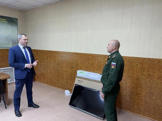 Областные депутаты работают во взаимодействии с военными и силовыми структурам