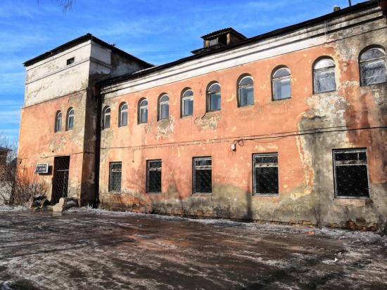Здание бывшей бани обследуют в предместье Рабочее Иркутска