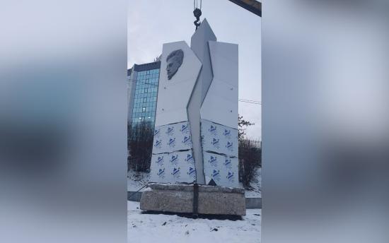 В Иркутске восстанавливают стелу с барельефом советского политического деятеля Якова Свердлова