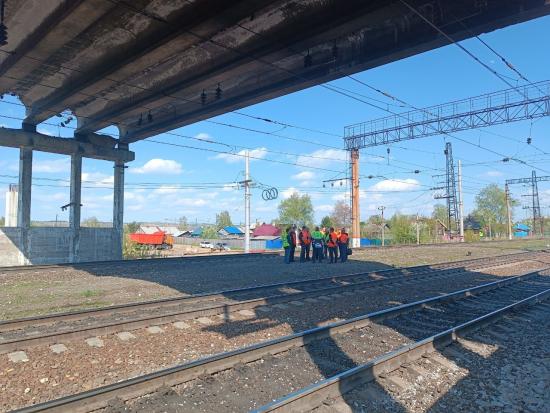 Замену балок путепровода на станции Батарейной в Иркутске произведут с использованием консольно-шлюзового крана