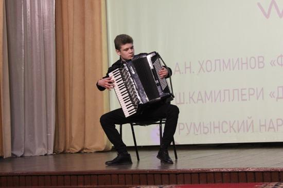 Девять юных музыкантов и художников получили стипендию мэра Иркутского района