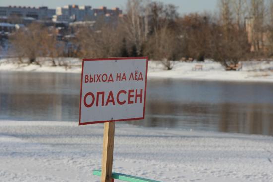 Школьников Иркутска учат оказывать помощь, провалившимся под лед