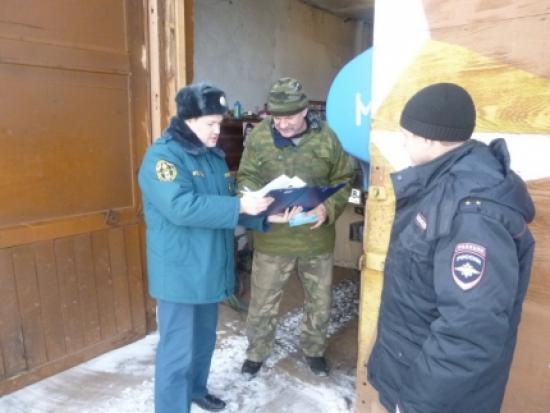 К административной ответственности за выезд на лед вне ледовых переправ были привлечены 8 водителей 700 запрещающих знаков и 60 спасательных постов: ведомства подводят итоги акции "Безопасный лёд"
