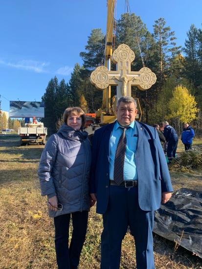 Поклонный Крест установили на въезде в Саянск
