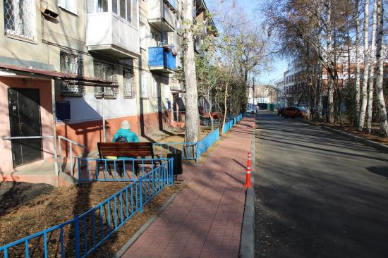 Четыре дворовые территории и аллею благоустроили в иркутском Академгородке