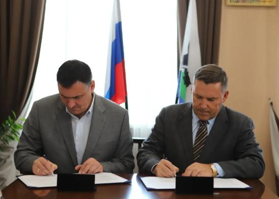 Мэр Иркутска Руслан Болотов подписал соглашение с союзом строителей