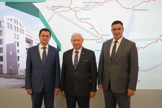 Развитие имущественного комплекса ИрГУПС обсудили мэр Иркутска Руслан Болотов и и.о. ректора вуза Андрей Хоменко