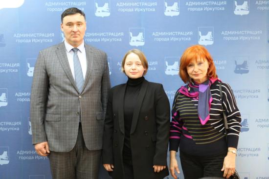 Мэр Иркутска Руслан Болотов встретился с потомками полководца Георгия Жукова