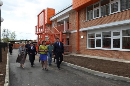 Мэр Иркутска Руслан Болотов осмотрел строящиеся соцобъекты в микрорайоне Ново-Ленино
