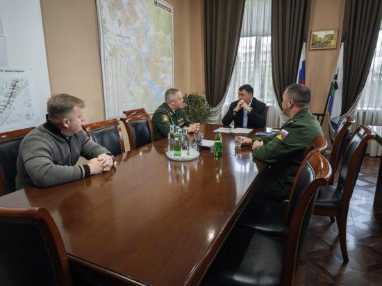 Проведение «Байкальского духового экспресса» в 2026 году обсудили в мэрии Иркутска с главным военным дирижером страны