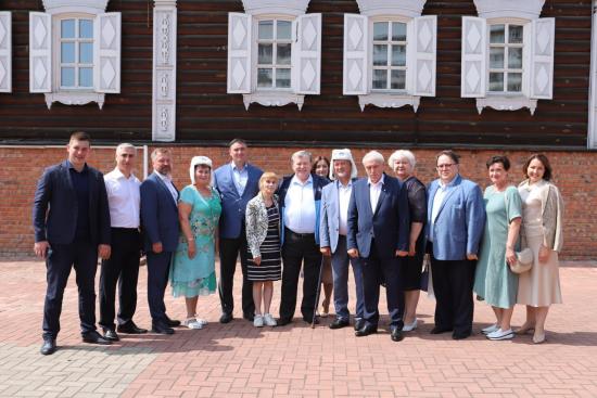 Мэр Иркутска Руслан Болотов встретился с представителями землячеств