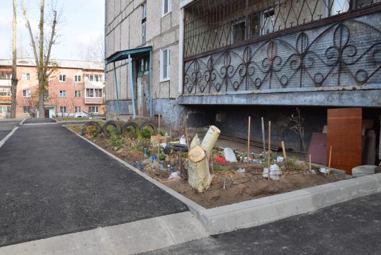 В Братске благоустроили двор на улице Железнодорожная