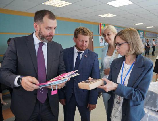 Выставку работ жителей Братска по заключенным социальным контрактам организовало Минсоцразвития