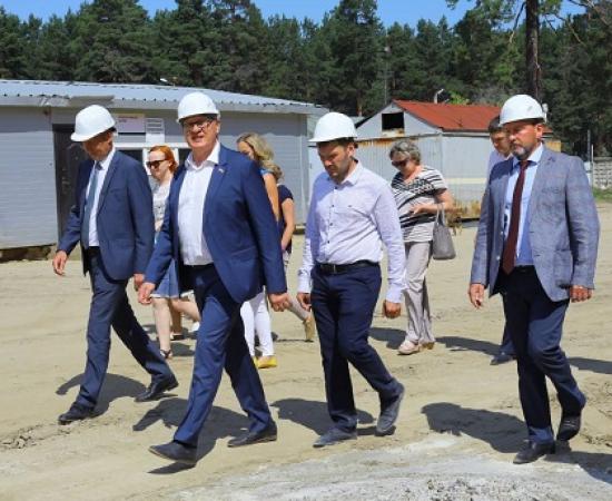 Сергей Брилка побывал на стройплощадке школы в 7а микрорайоне Ангарска