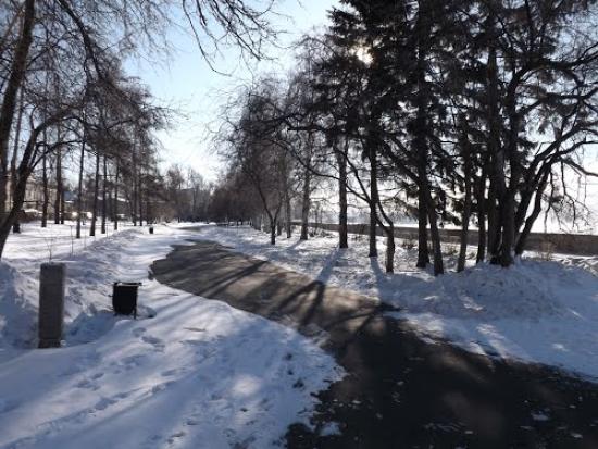 Для участия нужно взять с собой разноцветный лоскуток любой ткани или шар нужного цвета и прийти на праздник Иркутян приглашают нарядить набережную Ангары