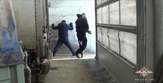 Реальные и условные сроки получили участники группы бутлегеров в Иркутской области