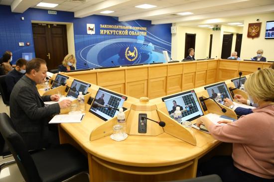 Профильный комитет ЗС Иркутской области рекомендовал принять в первом чтении проект закона об областном бюджете