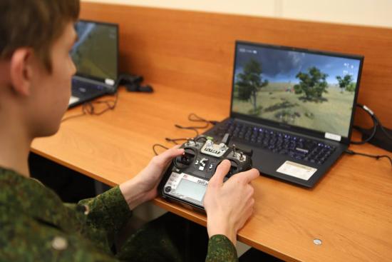 В Иркутском городском центре «Патриот» готовят операторов беспилотных летательных аппаратов