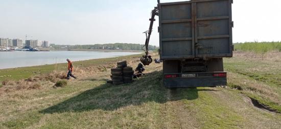 Около 80 тонн мусора вывезли с Чертугеевского полуострова в Иркутске