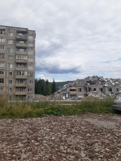 Два подъезда снесли в Железногорске-Илимском по решению суда