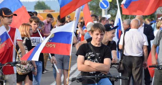Стометровый триколор пронесут в Братске на День флага 22 августа