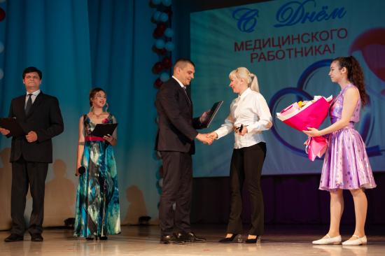 Праздничный концерт провели во Дворце культуры «Металлург» для медицинских работников Шелеховского района