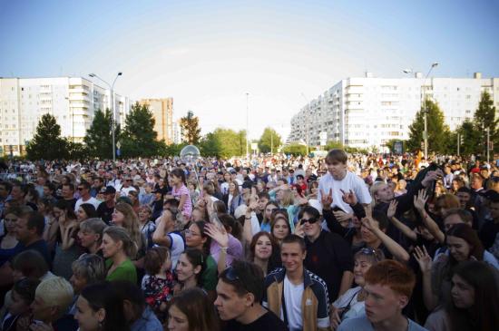 Знаменитые спортсмены Роман Власов, Денис Григорьев и певица Юта стали участниками Дня металлурга в Братске